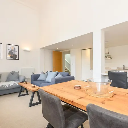 The Old School House A Spacious Haven For Families Pass The Keys * Leeds (West Yorkshire)